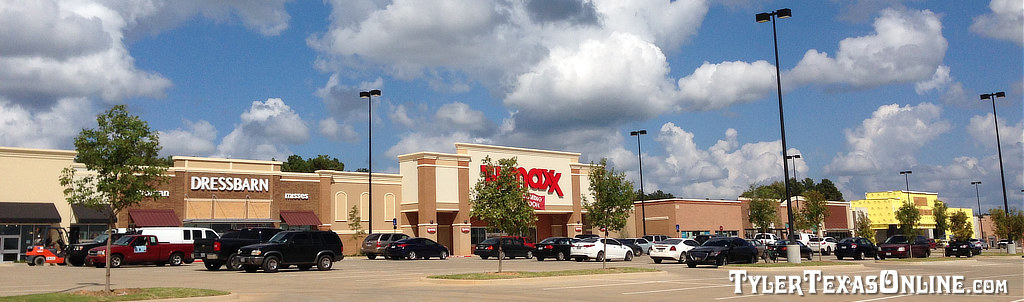 The Village at Cumberland Park in Tyler ... dozens of shopping and dining venues!